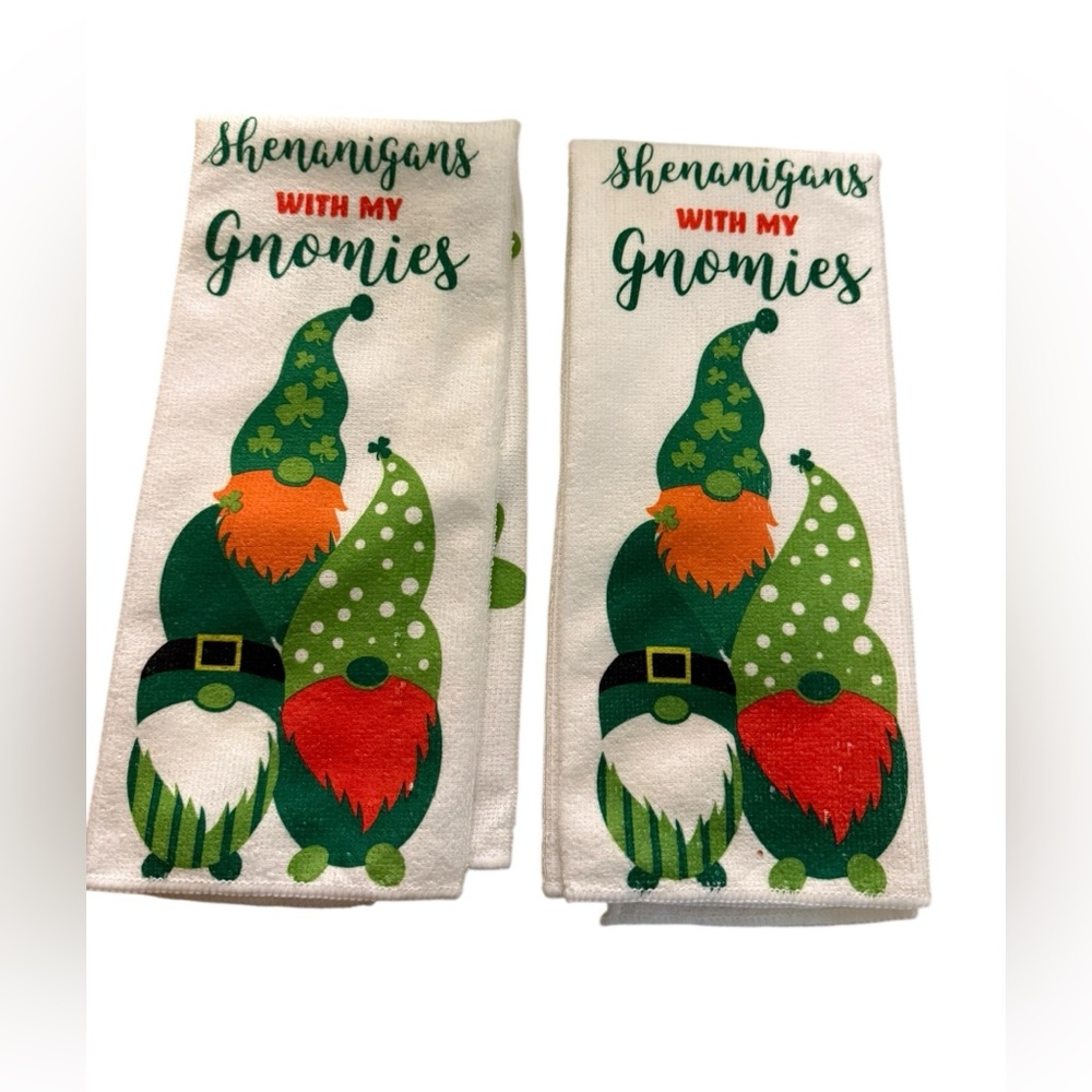 The Cutest‎ Gnome Kitchen Towels with Green and Red Design Set of 2 NEW no tags